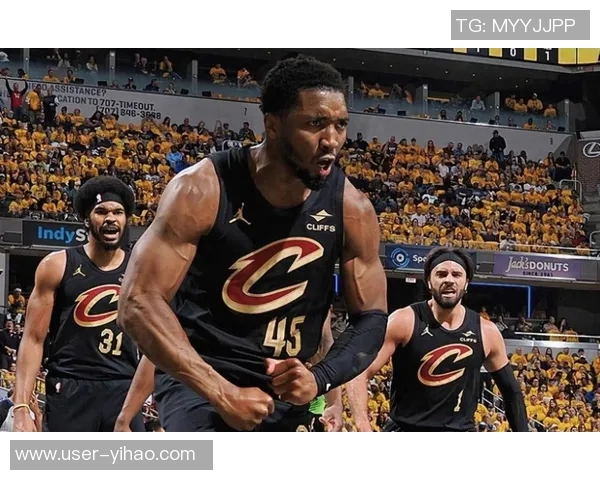 骑士官方海报庆祝胜利米切尔与阿特金森默契击掌展现团队精神